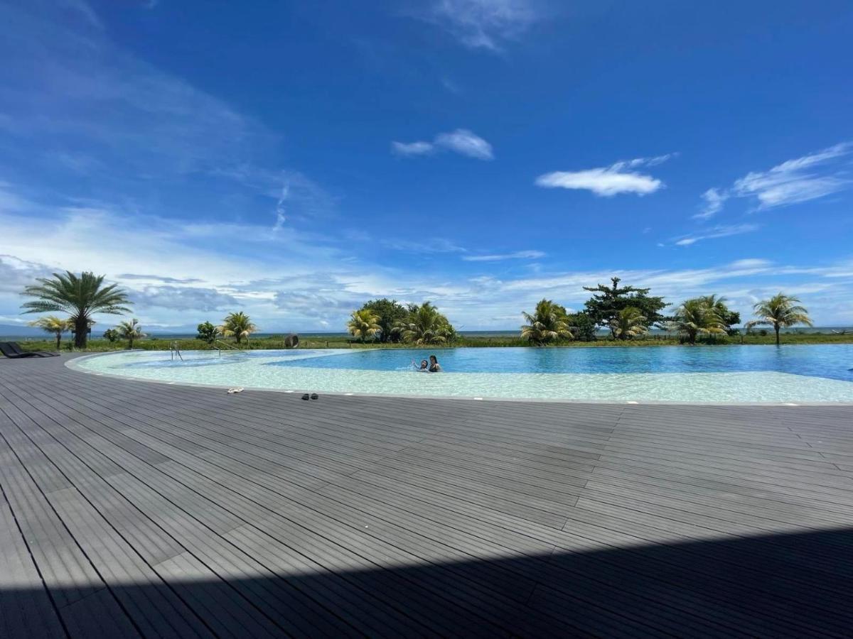 Seafront Residences Vacation Getaway San Juan  Exteriör bild