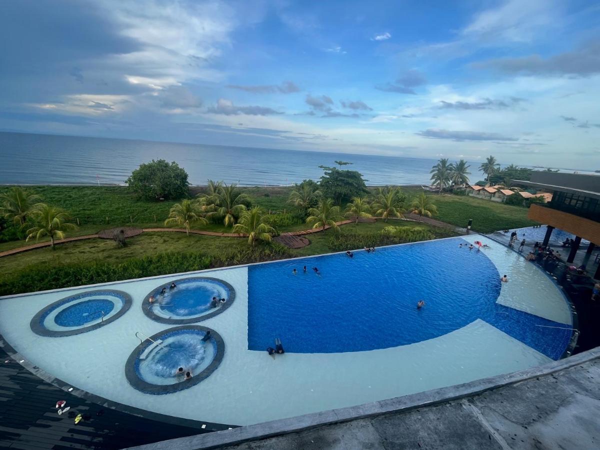 Seafront Residences Vacation Getaway San Juan  Exteriör bild