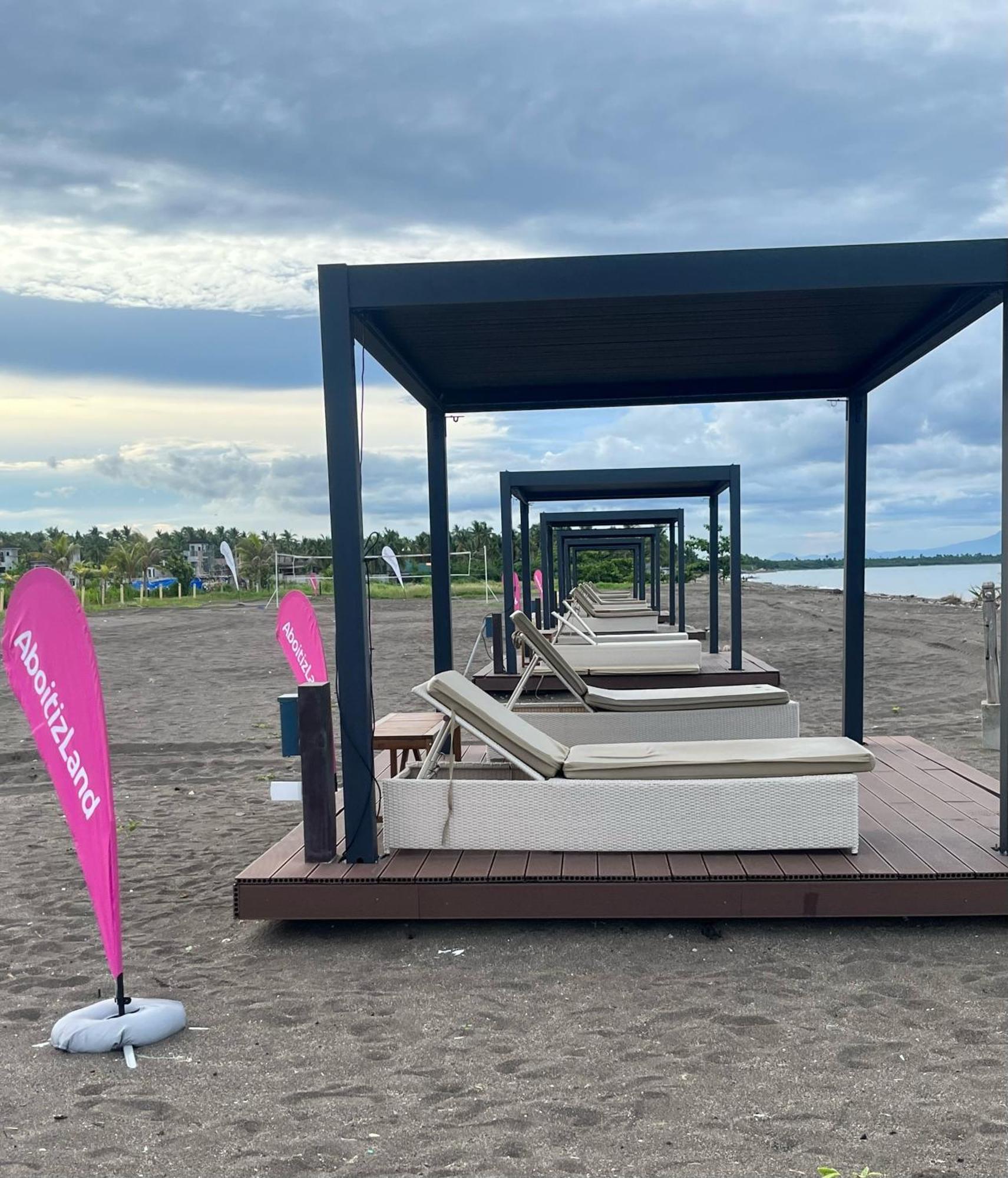 Seafront Residences Vacation Getaway San Juan  Exteriör bild