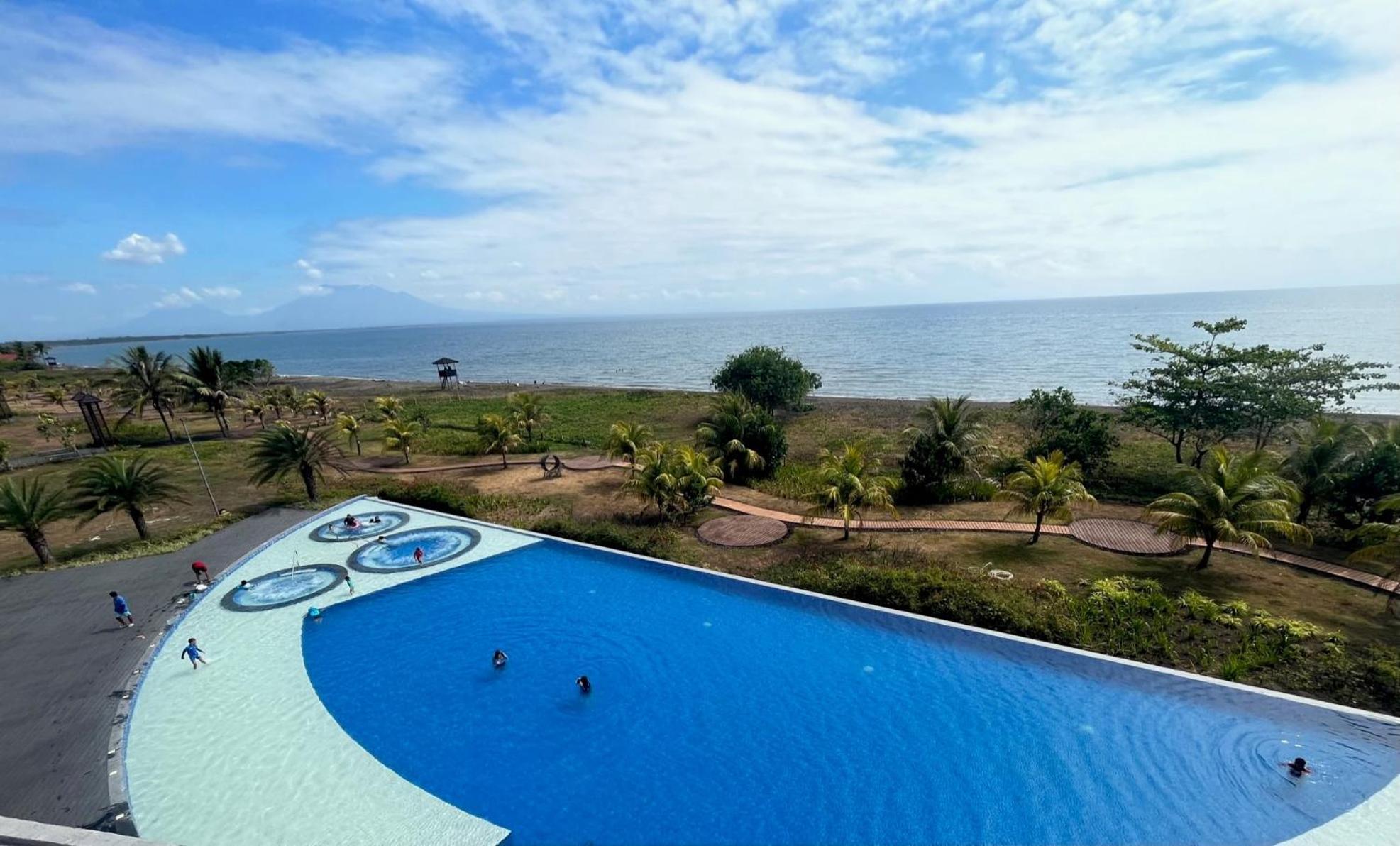 Seafront Residences Vacation Getaway San Juan  Exteriör bild